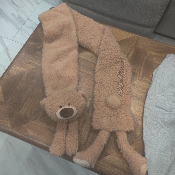 13DE MARZO2410 Doozoo Fuzzy Scarf new
